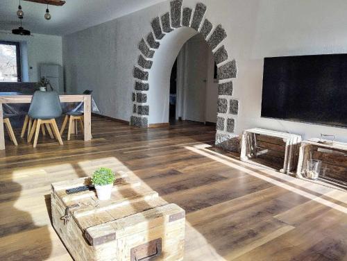 Lathuile Apartment | LE MAZOT-SPA HIVER ET ETE-Piscine-Proche lac-Charme-Détente