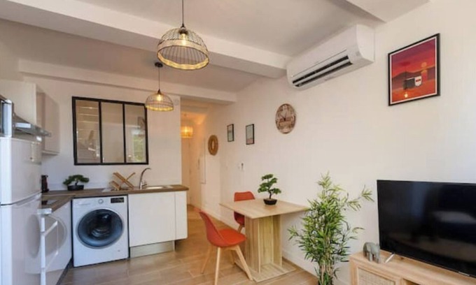 Salon-de-Provence Apartment | Le Morgan - Magnificent city center apartment with parking space