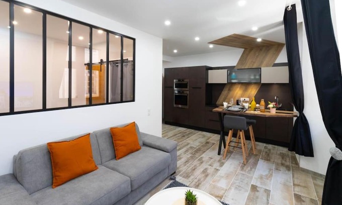 Aubenas Apartment | Le papillon