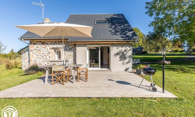 Saint-Sauves-d'Auvergne House | Le Petit Four - Saint Sauves D'auvergne