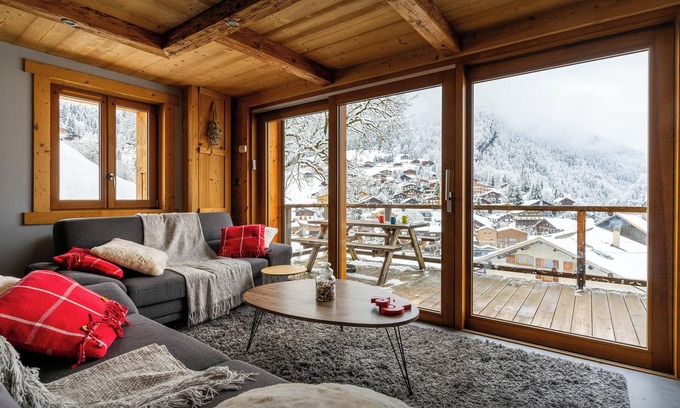 La Clusaz Apartment | Le Petit Capricia - Aravis mountain stay for 8 - OVO Network