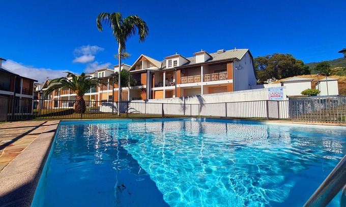 Sainte-Clotilde Apartment | Le petit coin charmant, studio, 2 people, swimming pool,