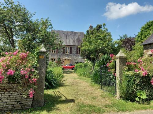 Isigny-le-Buat Bed & Breakfast | Le Petit Manoir