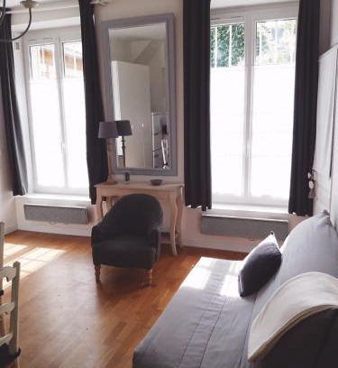 Chantiers Apartment | Le Petit Mansart