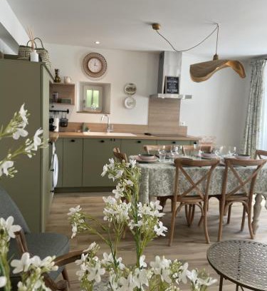 Saint-Aignan House | Le petit traîne-feuilles