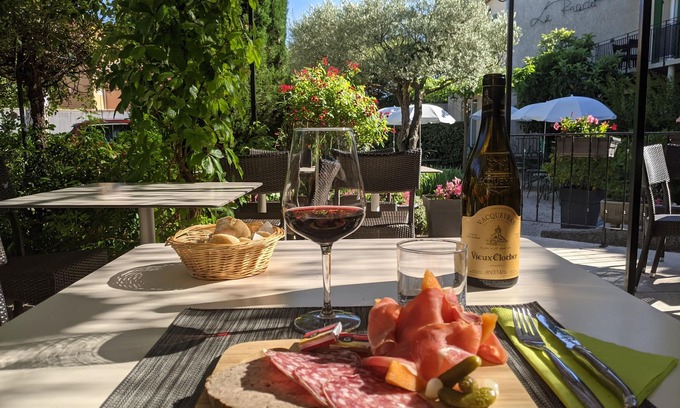 Vacqueyras Hotel | Le Pradet Hotel