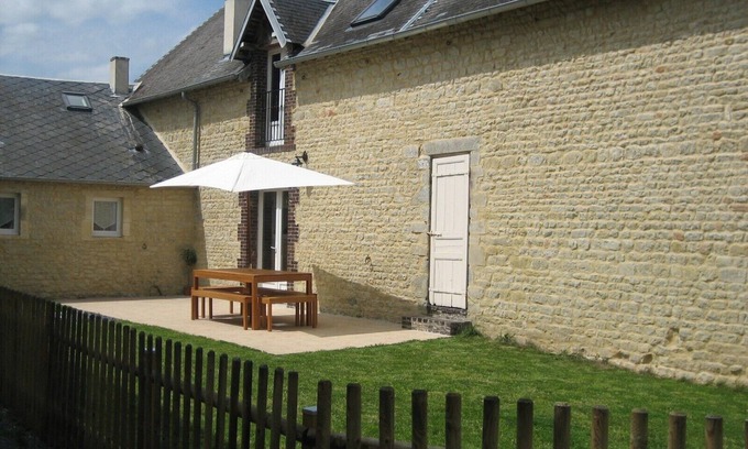 Aignerville Cottage | Le Pressoir - La Ferme du Château sleeps 4/12 people