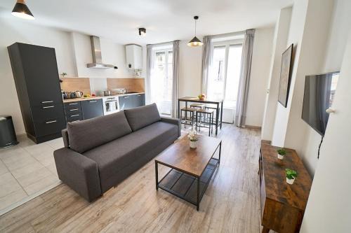 Oullins Apartment | Le République-cosy 4 pers-Oullins-Lyon Centre