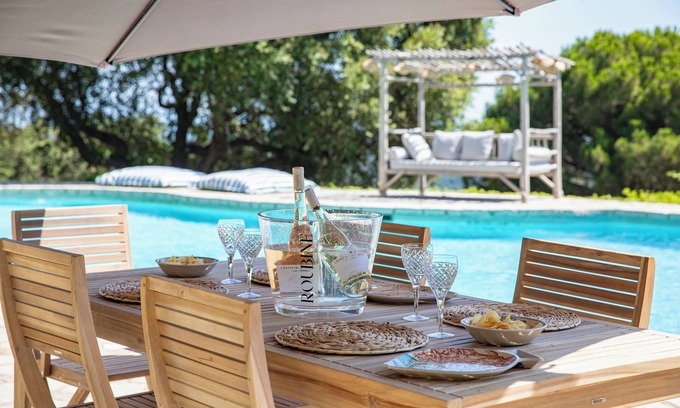 Ramatuelle Villa | Le Repaire. Vue mer à 180° sur Pampelonne, calme absolu.