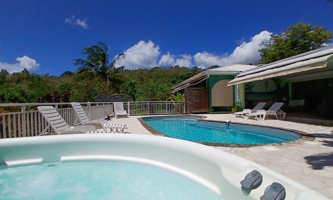 Saint-Pierre Apartment | Le Saint Pierre swimming pool & jacuzzi, sea & mountain views Habitation Perle Créole