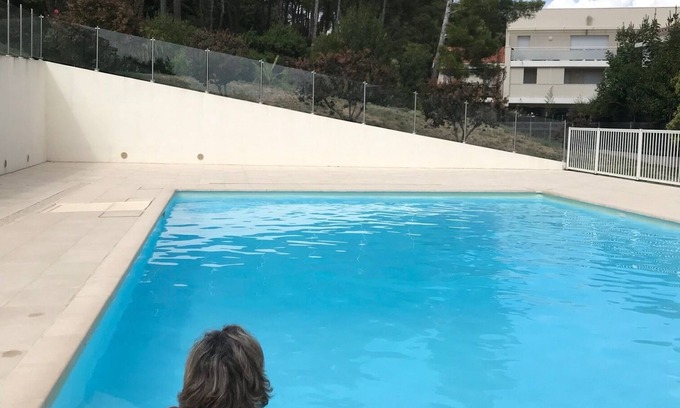 La Ciotat Apartment | LE STELLA. 2 pers. sea view. swimming pool. Air conditioning. Garage