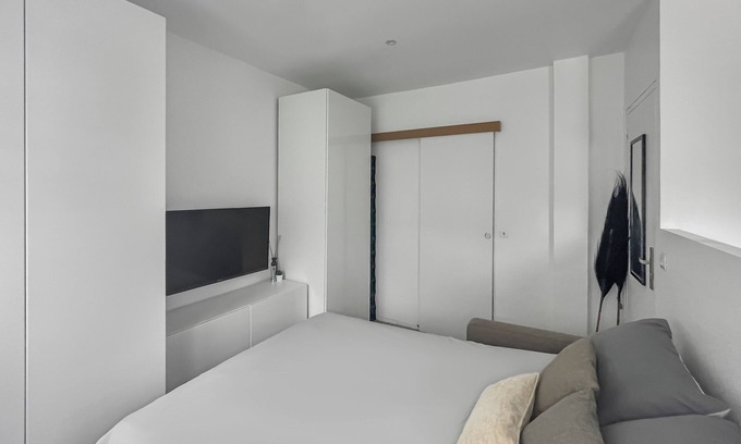 Epinay-sur-Seine Apartment | Le Studio de Persephone