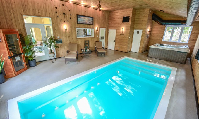 Sainte-Ann-des-Lacs Ski Chalet | Le SUMMUM St-Sauveur Luxe + PISCINE INTÉRIEUR/luxury cottage indoor pool-spa