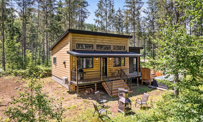 Mauricie Ski Chalet | Le Tamia | Spa, Nature & Riverside Escape
