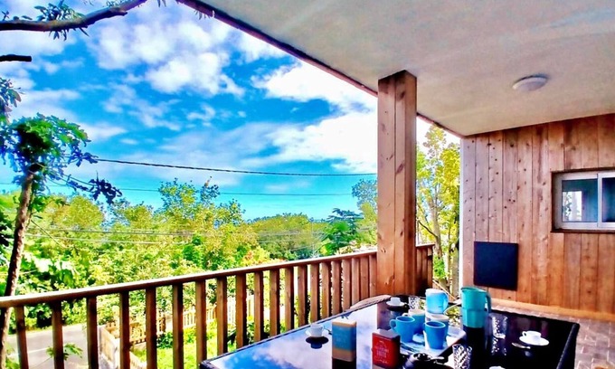 Montvert-les Bas Apartment | Le Vanillier, T4 with sea view near St Pierre