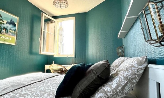 Les Bartins-Jeanne d'Arc-Beausejour Apartment | Le Vichy Centre, spacious T2 with view, quiet location