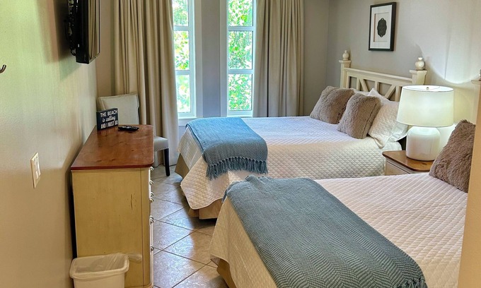 Baytowne Wharf Apartment | Leah’s Sunset Dreams Studio