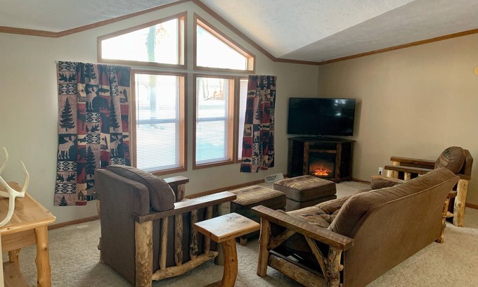 Walker House | Leech Lake Lakeside Cabin!