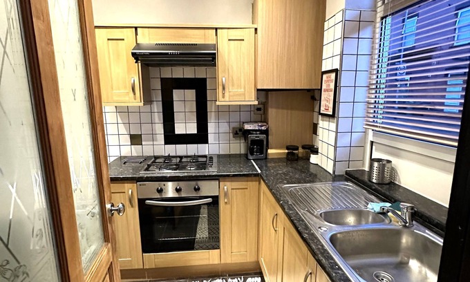 Leeds House | Leeds Cosy House, Free parking, Close to Leeds centre, Pet friendly