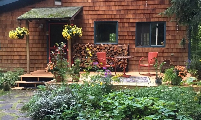 Empire Cabin | Leelanau County Retreat - 7 miles to Glen Arbor