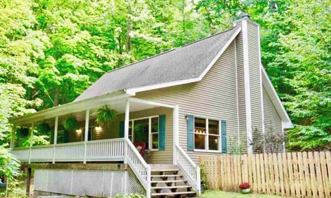 Traverse City House | Leelanau Therapy-Hot Tub, Jetted Tub, Fireplace