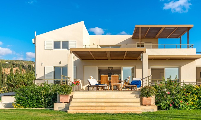 Lavreotiki Villa | Legrena Beach Villa in Sounio (just meters away from a quiet sandy beach)