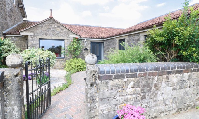 Shepton Mallet Cottage | LEIGH HOLT, family friendly, with a garden in Shepton Mallet