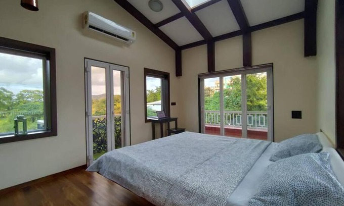 Chendhare Villa | Leisurely Clair De Lune 2BHK pvt jacuzzi, Alibaug