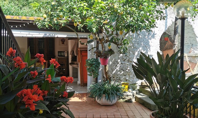 Feglino Apartment | "Lemon Tree House" Home with Bike Storage