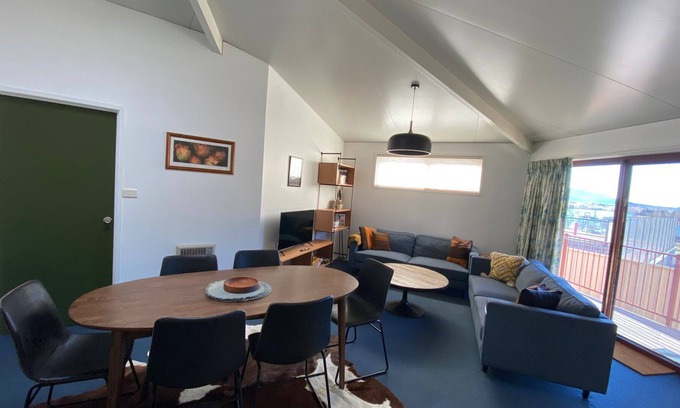 Jindabyne Cottage | Leo's Cottage - Pet Friendly