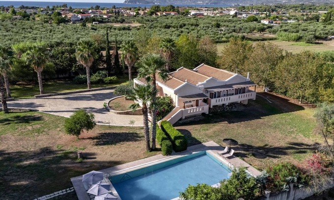 Kalamaki Villa | Leone Luxury Villa Giota