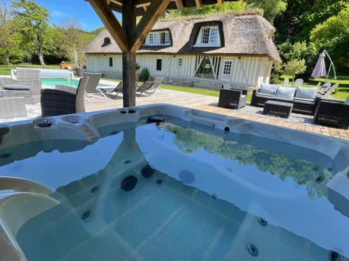 Ablon House | LES 2 CHAUMIÈRES Piscine & Spa