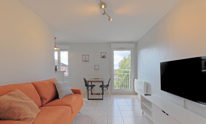 Valenciennes Apartment | Les 6 rois - Studio Apartment, Sleeps 2