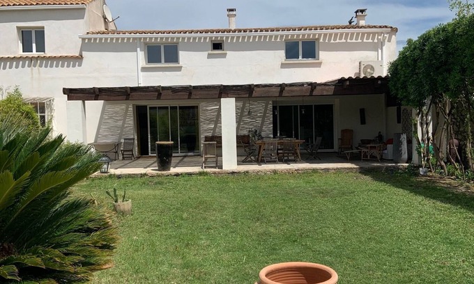 Sete House | Les AMANDIERS charming house between sea and pond