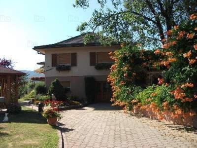 Mittelwihr Bed & Breakfast | "les amandiers"