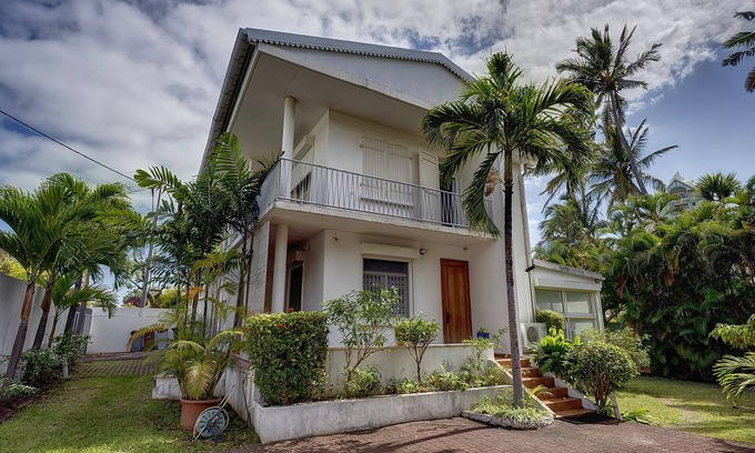 Saint-Denis House | "Les Badamiers - House near the center of Saint-Denis