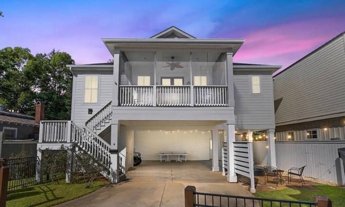 Fairhope House | Les Bons Temps on Minnich (Heart of Downtown)