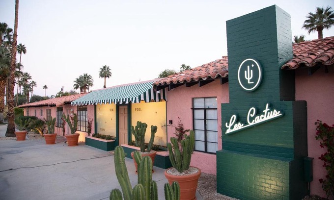Warm Sands Hotel | Les Cactus