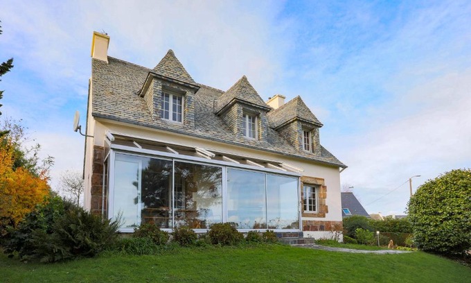 Locquirec House | Les Camelias