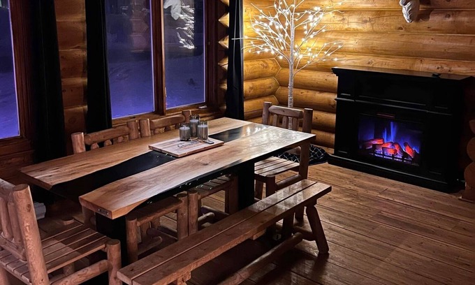 Saint-David-de-Falardeau Ski Chalet | les chalets en bois rond disponibles à la location en toute saison.