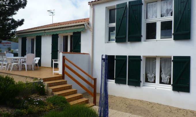 La Tranche-sur-Mer Villa | Les Floralies: Beautiful family home sleeps 9, 400 m from the beach