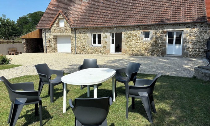 Dragey-Ronthon House | Les flots bleus: Charming little house by the sea (1.6km away)!