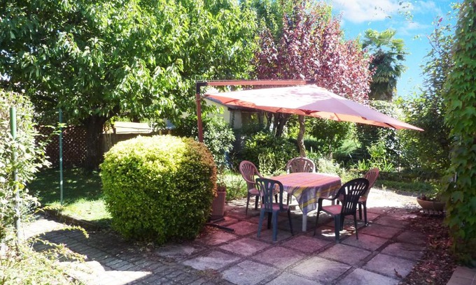 Fontaine Lestang-Bagatelle-Papus-Tabar-Bordelongue Bed & Breakfast | Les Gardénias