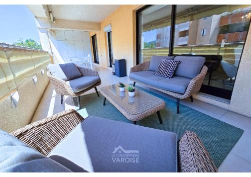 Hyeres City Centre Apartment | Les Gregoriennes T2 Climatisé Hyeres Centre-Terrasse-Parking-Wifi