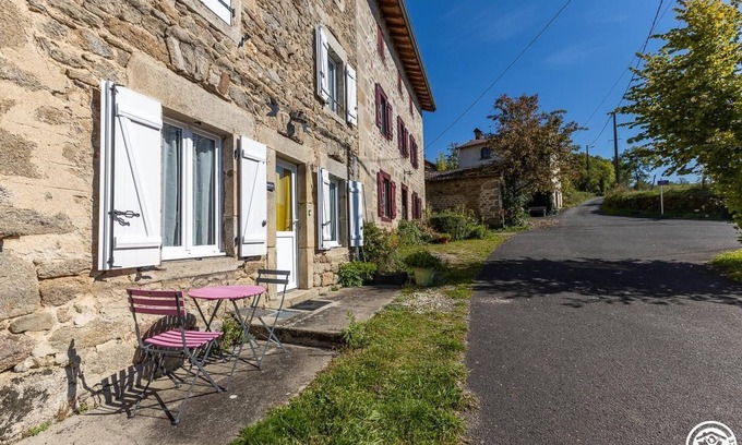 Job House | Les Hirondelles - JOB