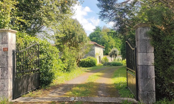 Villiers-le-Roux House | Les Murmures de Charente, a haven of peace, warmth and rejuvenation.