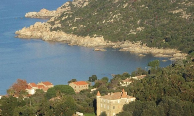 Belvedere-Campomoro Villa | Les pieds dans l'eau: air-conditioned, fully-equipped apartment in Golf de Campomoro