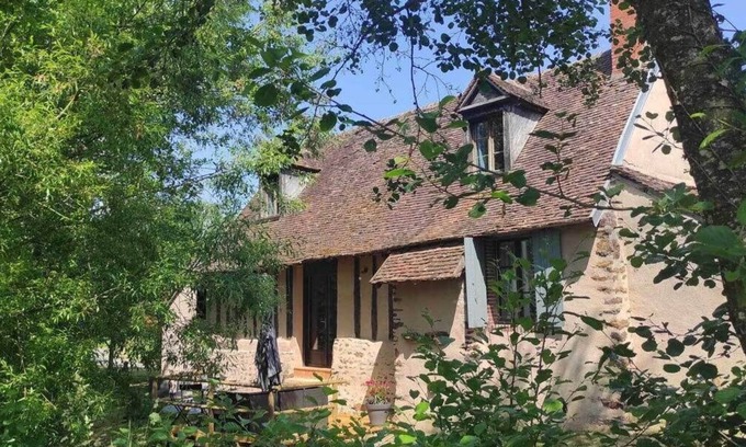 Jars House | Les Plançons, riverside terrace near Sancerre vineyards