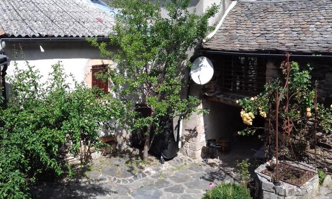 Fraissinet-de-Fourques House | Les pruniers