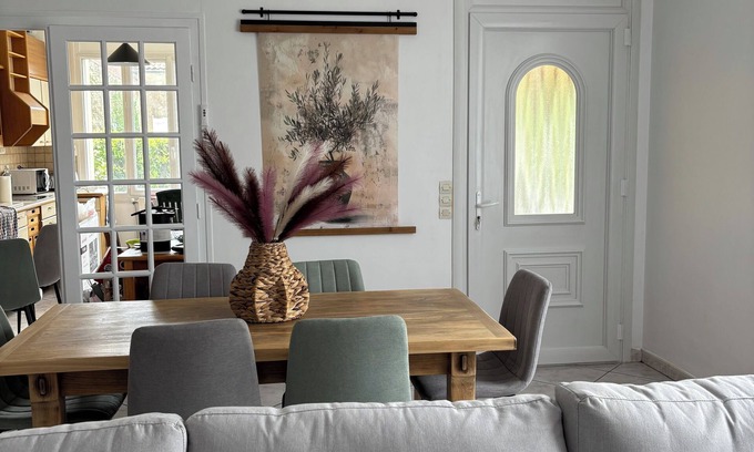 Pere House | Les rosiers welcomes you for 8 people Cosy house near La Rochelle